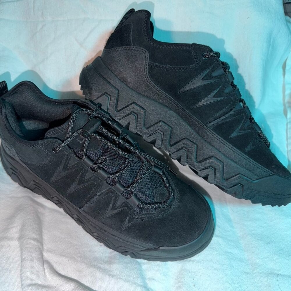 UGG Matte Black CapTrail Low Women's Runners Shoes 1161830